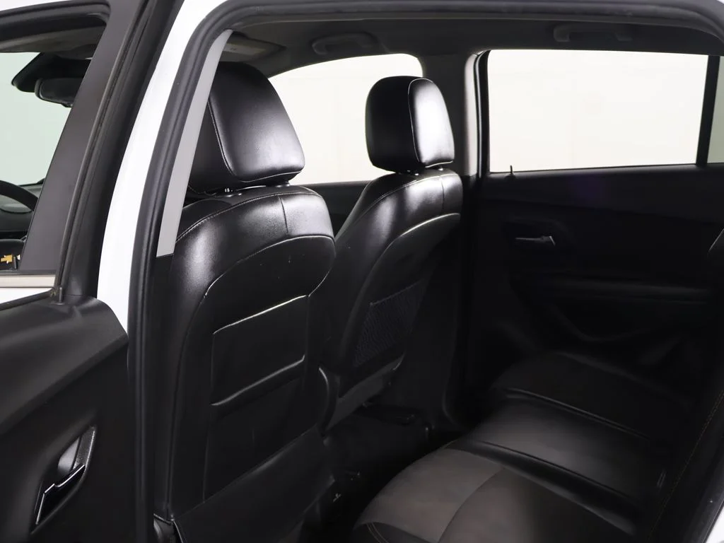 Used 2020 White Chevrolet LT image 23