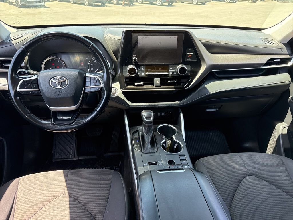 Used 2023 Silver Toyota LE image 9