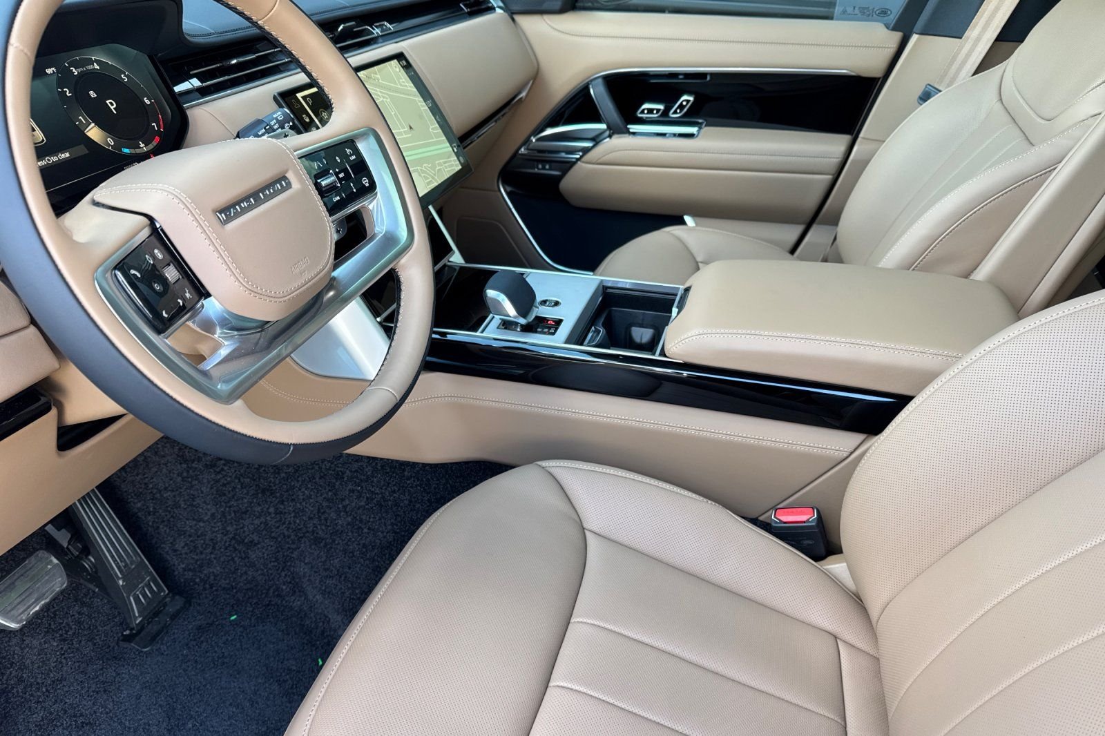 New 2026 Belgravia Green Land Rover SE image 9