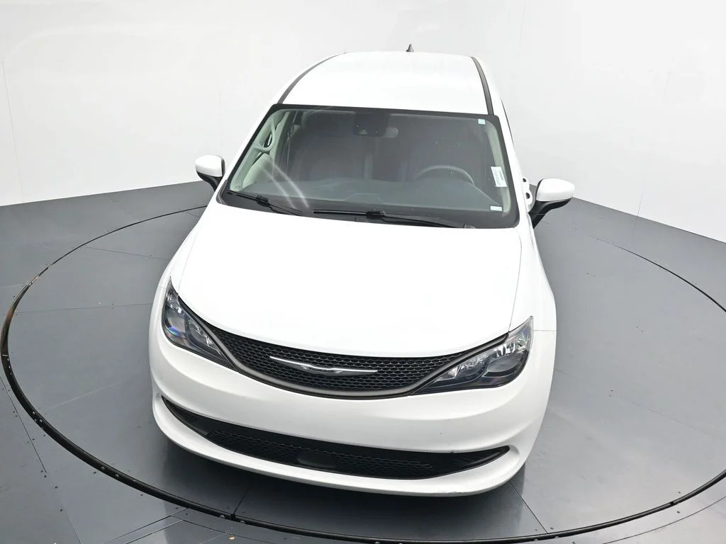 Used 2023 White Chrysler LX image 24