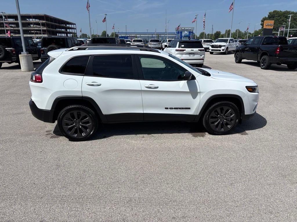 Certified Used 2021 White Jeep Latitude Lux image 6