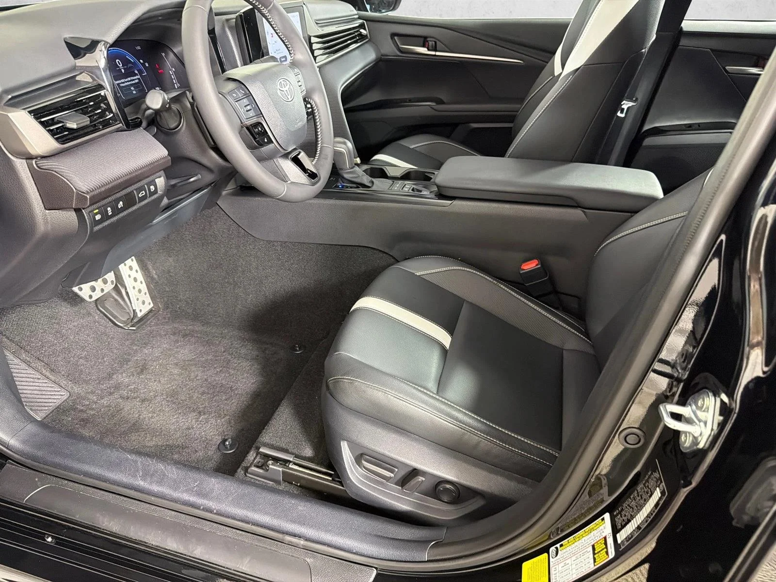 Used 2025 Midnight Black Metallic Toyota SE image 9