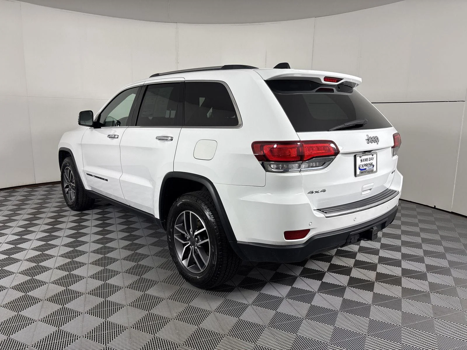 Used 2022 Bright White Clearcoat Jeep Limited image 17