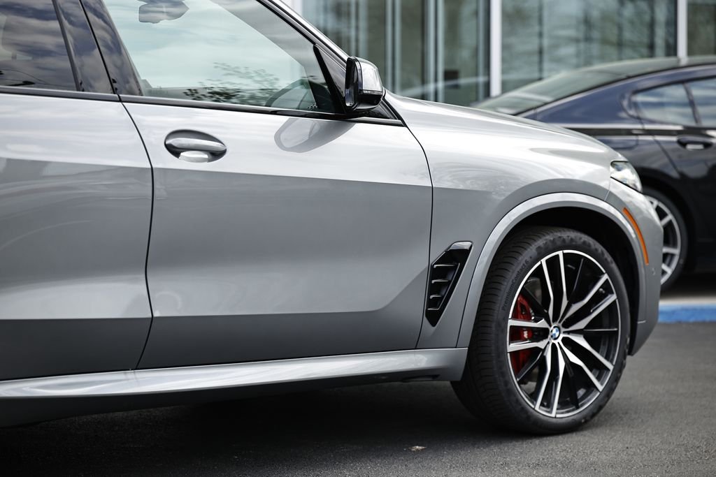 New 2026 Skyscraper Grey Metallic BMW xDrive40i image 8
