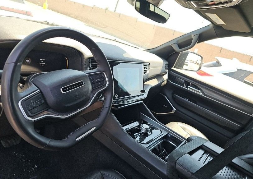 Used 2023 White Jeep Series II image 9