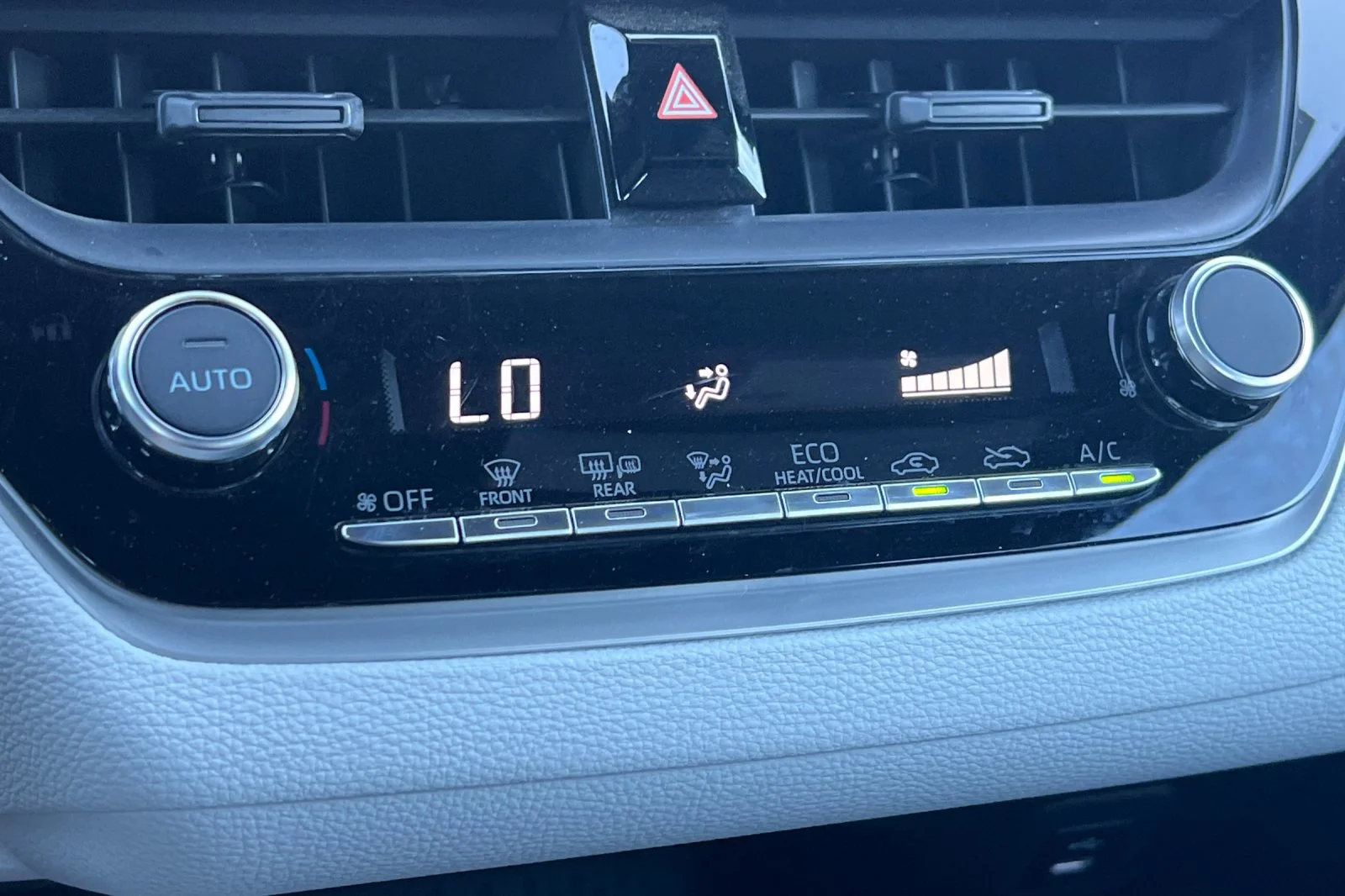 Used 2026 Wind Chill Pearl Toyota SE image 20