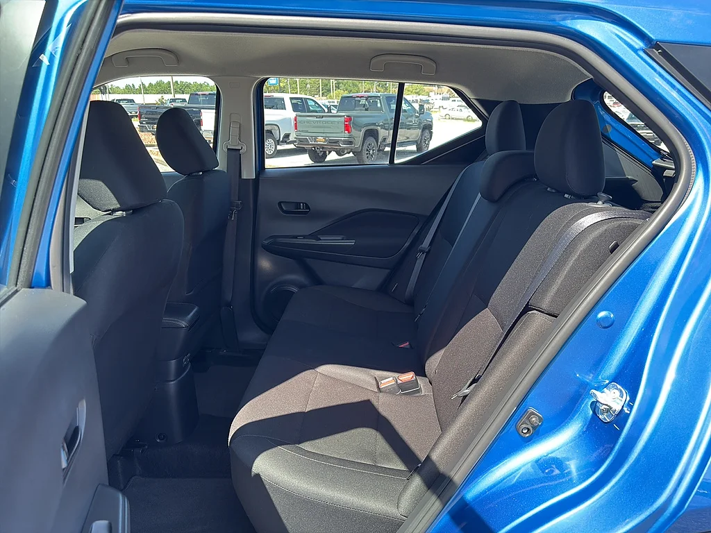 Used 2025 Electric Blue Metallic Nissan  image 17