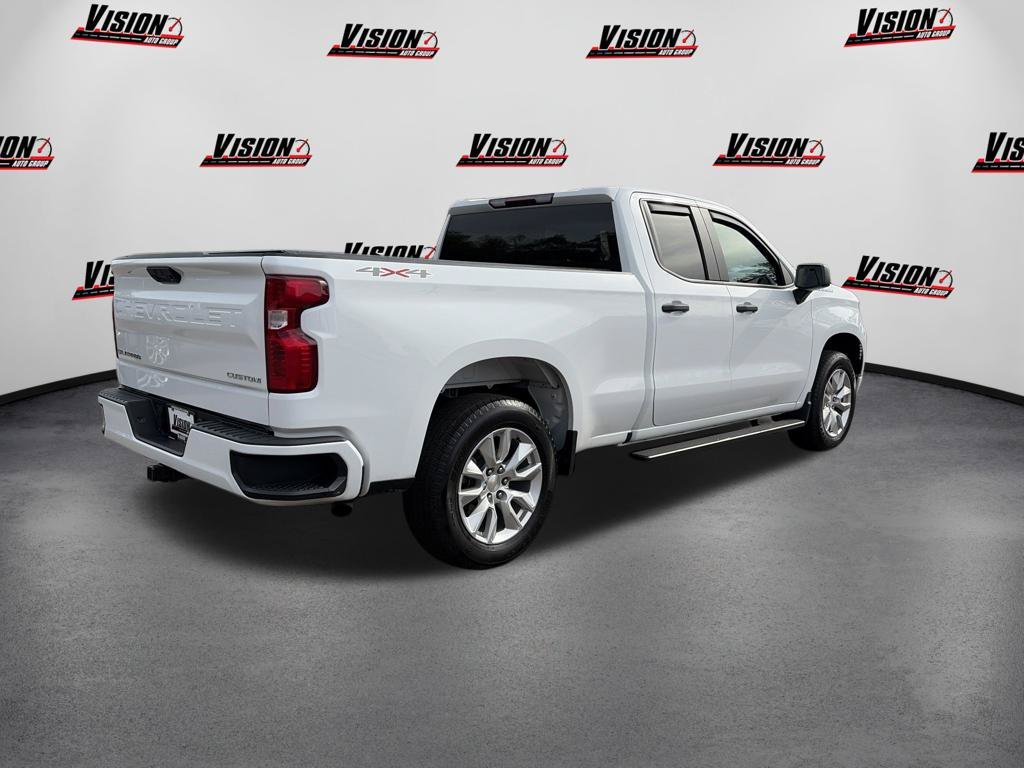 Used 2024 White Chevrolet Custom image 5