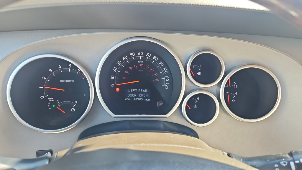 Used 2010 Super White Toyota Platinum image 16