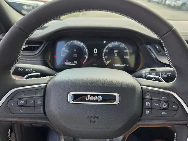 New 2027 High-Gloss Black Paint Jeep Limited image 26