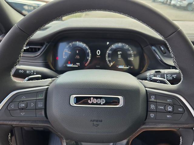 New 2027 High-Gloss Black Paint Jeep Limited image 26