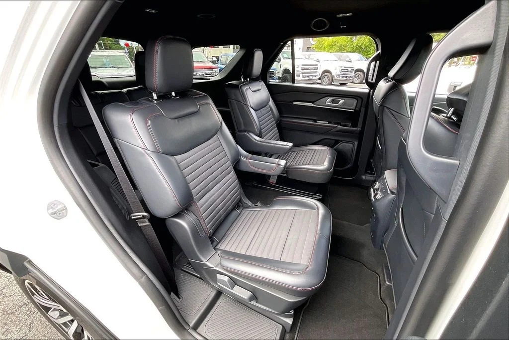 New 2026 Star White Metallic Tri-Coat Ford ST-Line image 26