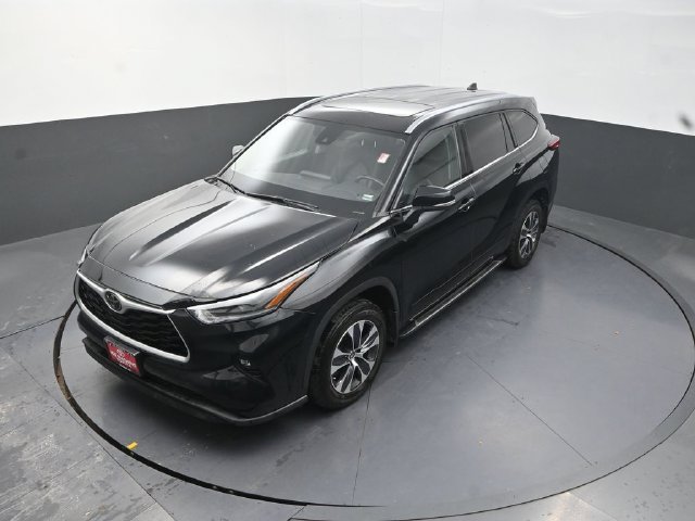 Used 2021 Black Toyota XLE image 26