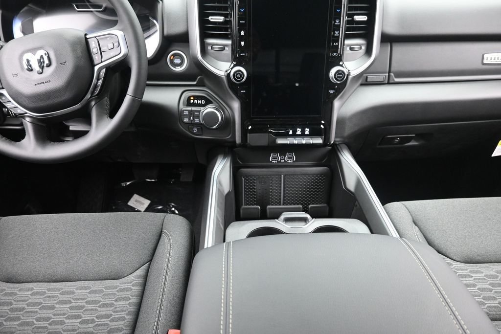 New 2026 Diamond Black Crystal Pearl-Coat Exterior Paint RAM Big Horn/Lone Star image 15
