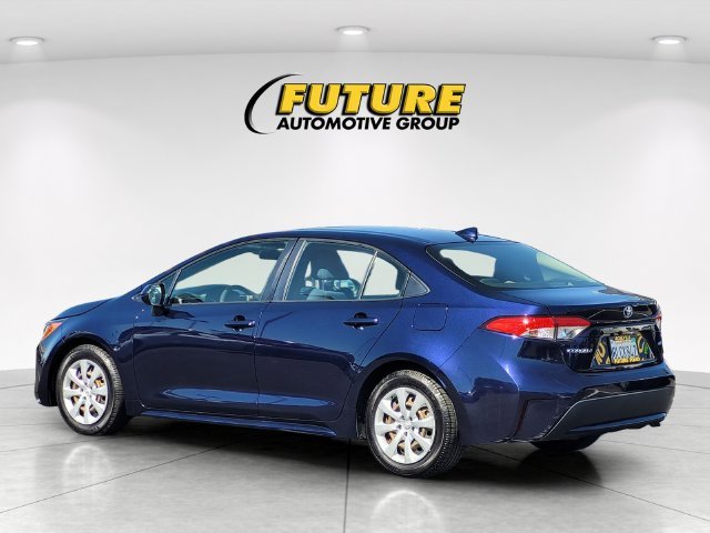 Used 2020  Toyota LE image 7