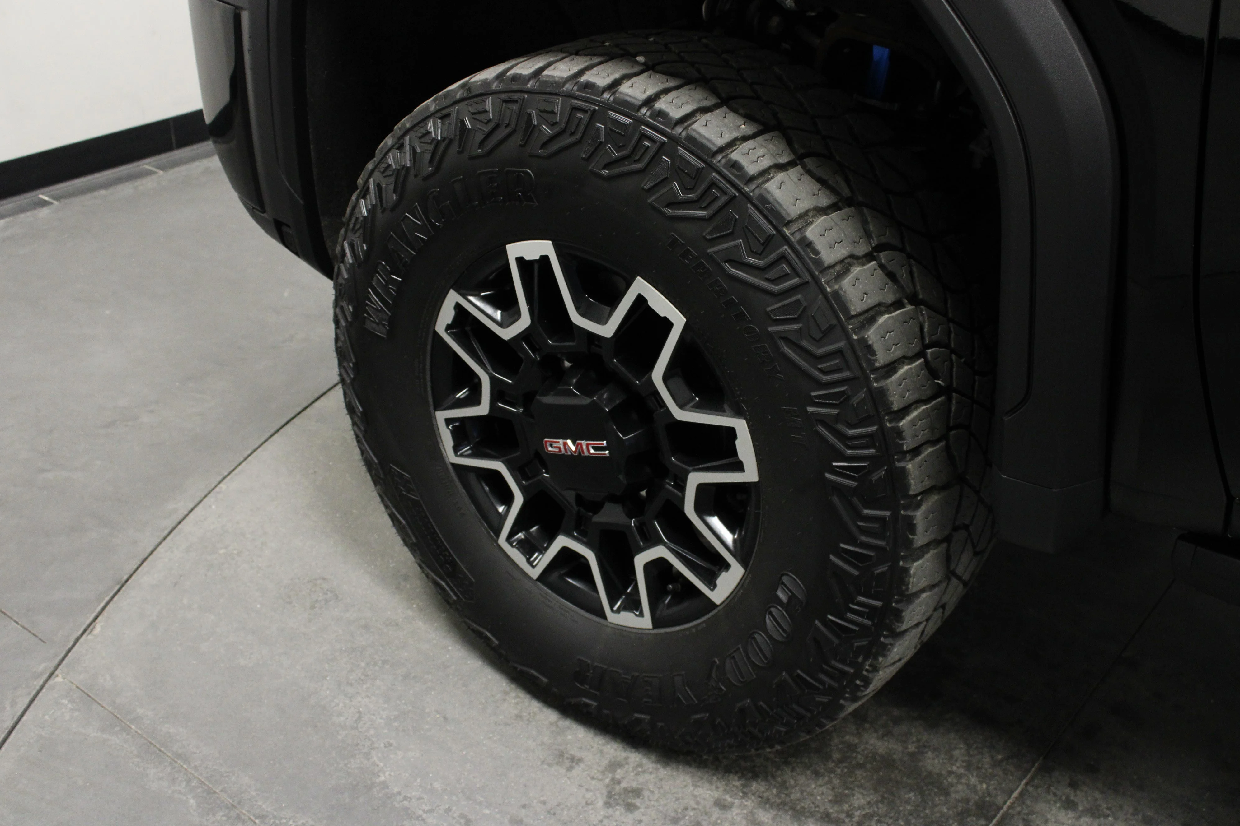Used 2025 Onyx Black GMC AT4X image 10