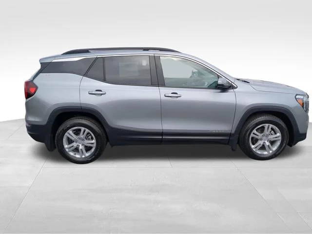 Used 2024 Sterling Metallic GMC SLE image 7