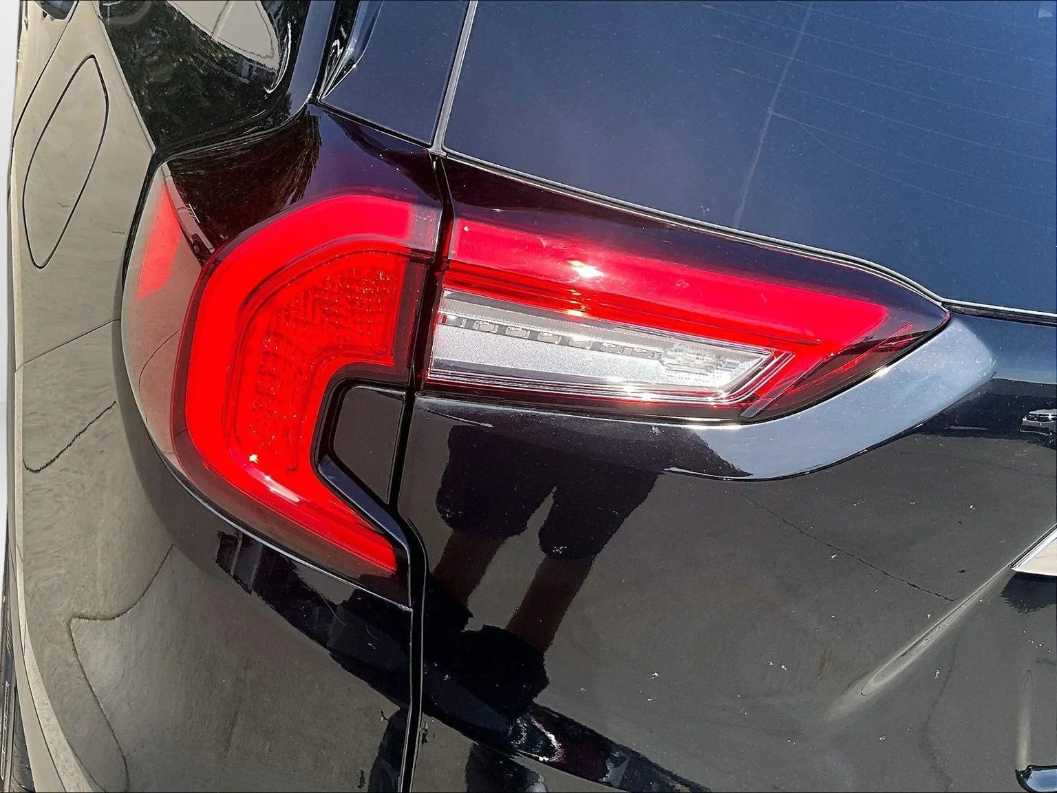 Used 2022 Black GMC SLE image 30