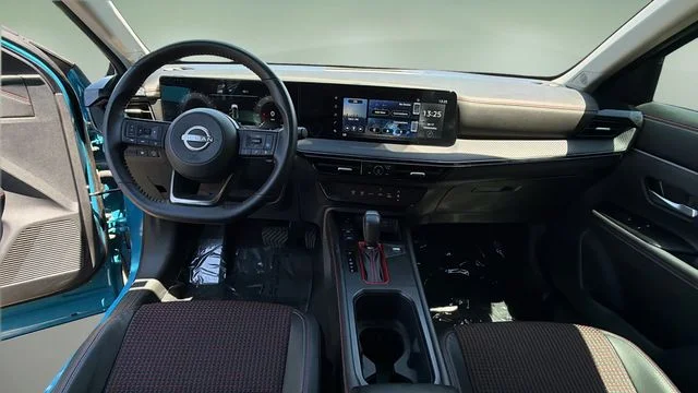 Used 2025 White Nissan SR image 16