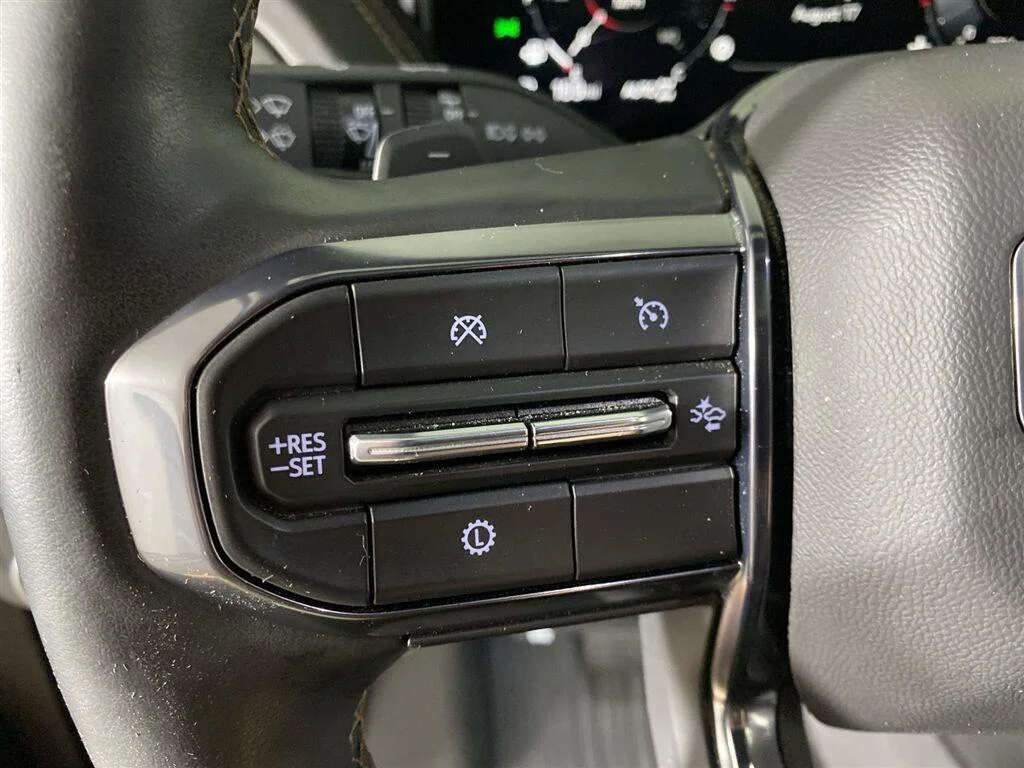 Used 2025 Onyx Black GMC AT4 image 18