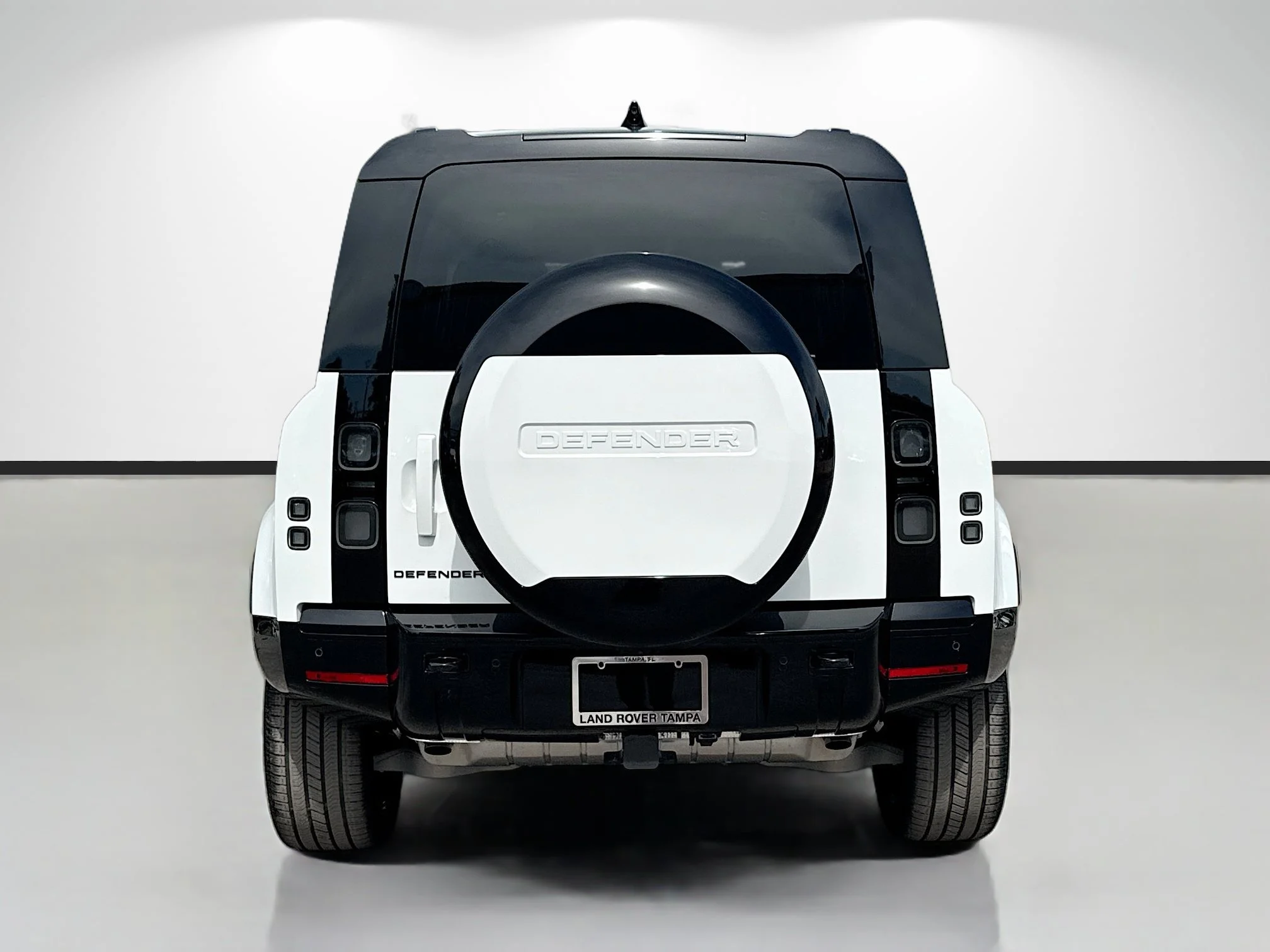 New 2026 Fuji White Land Rover X-Dynamic SE image 4