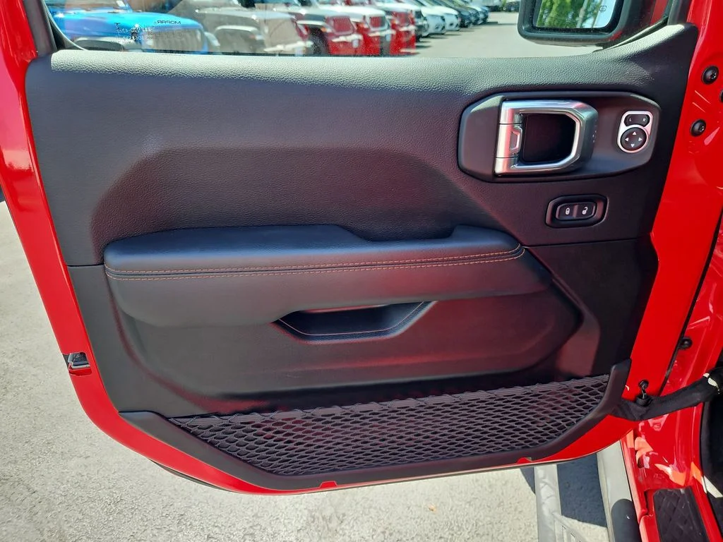 Used 2022 Firecracker Red Clearcoat Jeep Mojave image 10