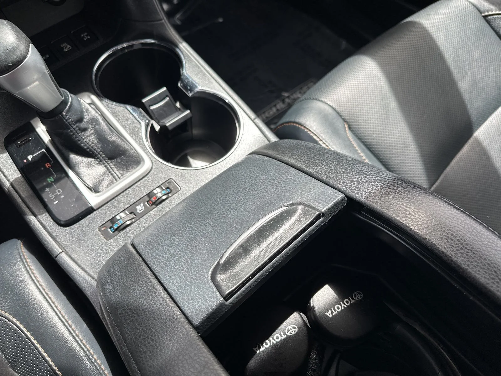 Used 2014 Black Toyota Limited image 42