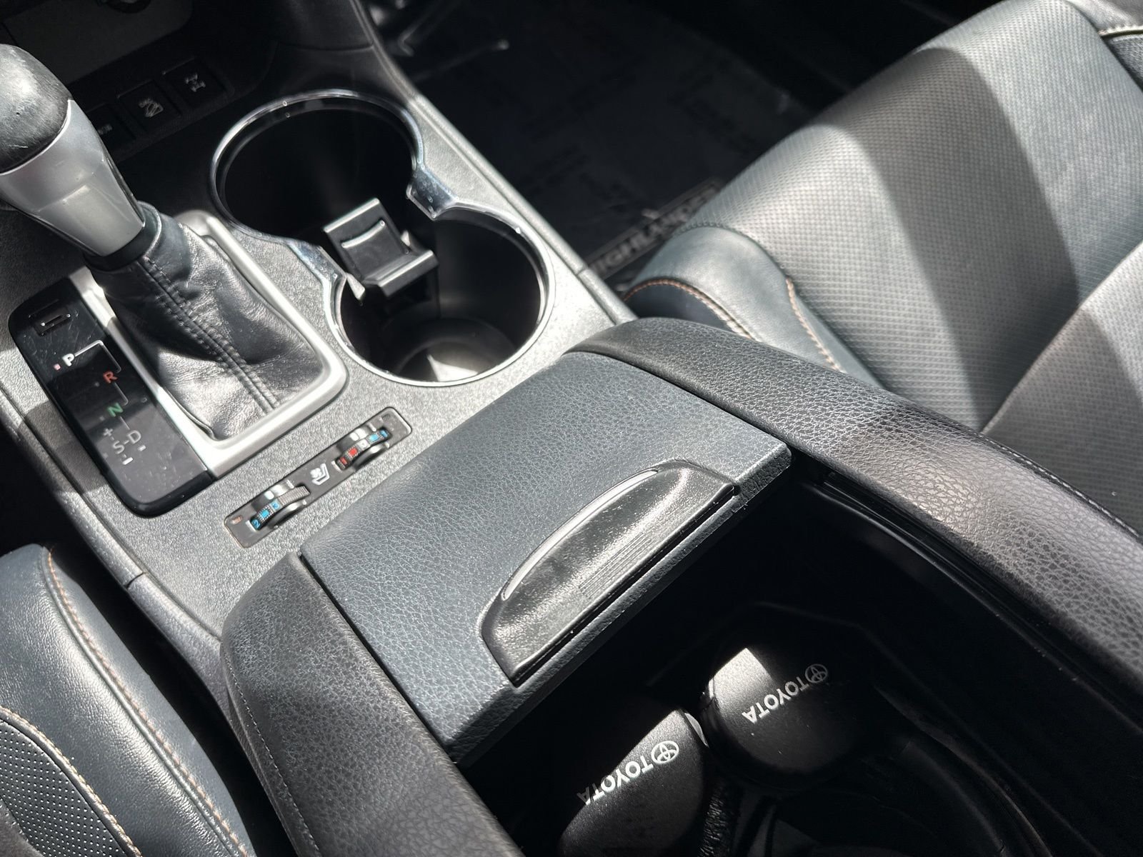 Used 2014 Black Toyota Limited image 42
