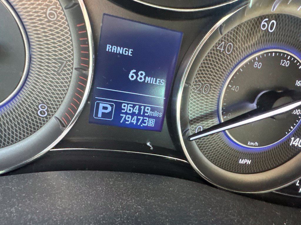 Used 2018 White INFINITI Base image 8