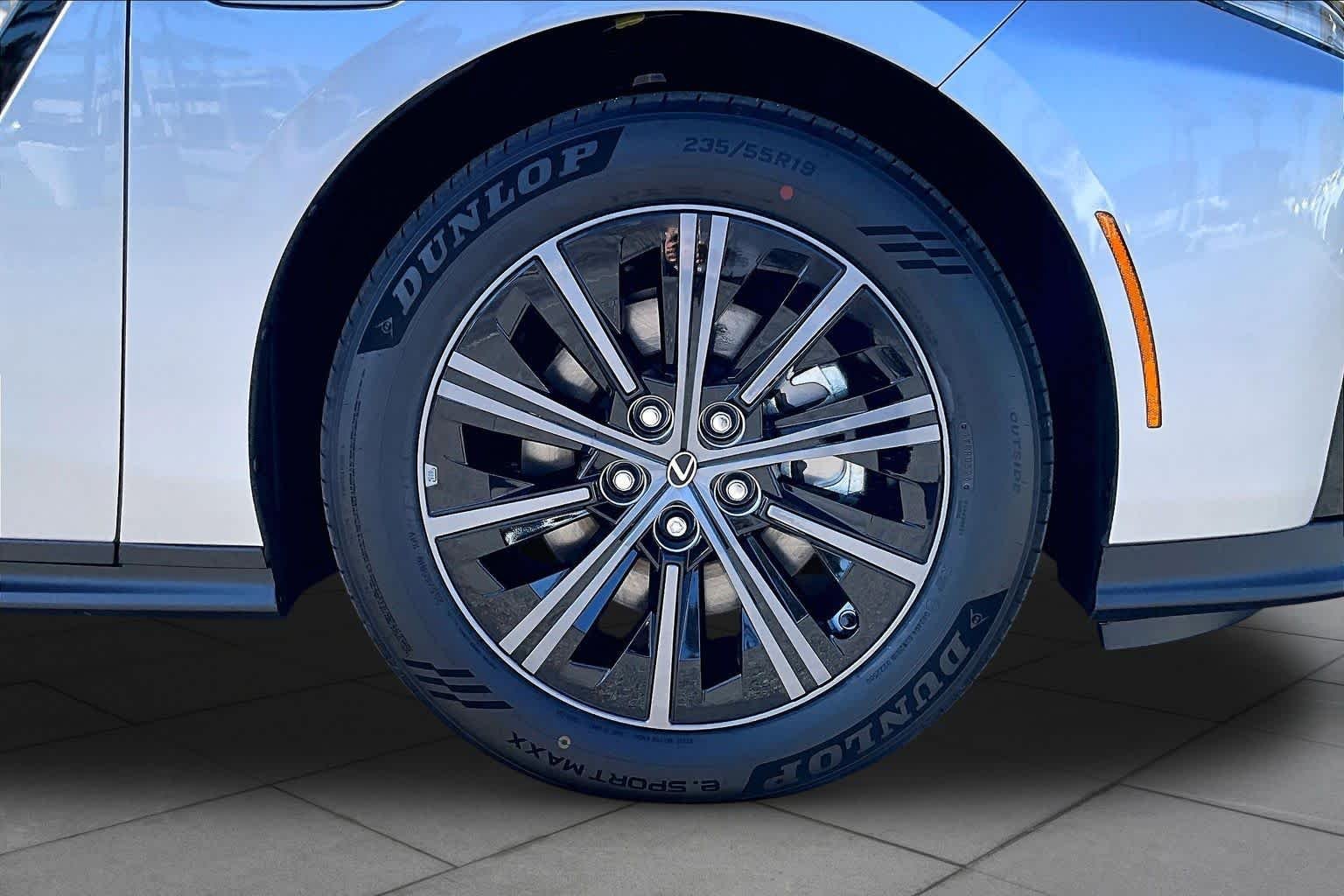 New 2026 Iridium Lexus PREMIUM image 9