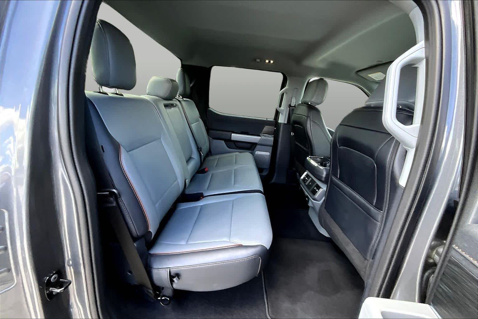 Used 2025 Carbonized Gray Metallic Ford LARIAT image 35