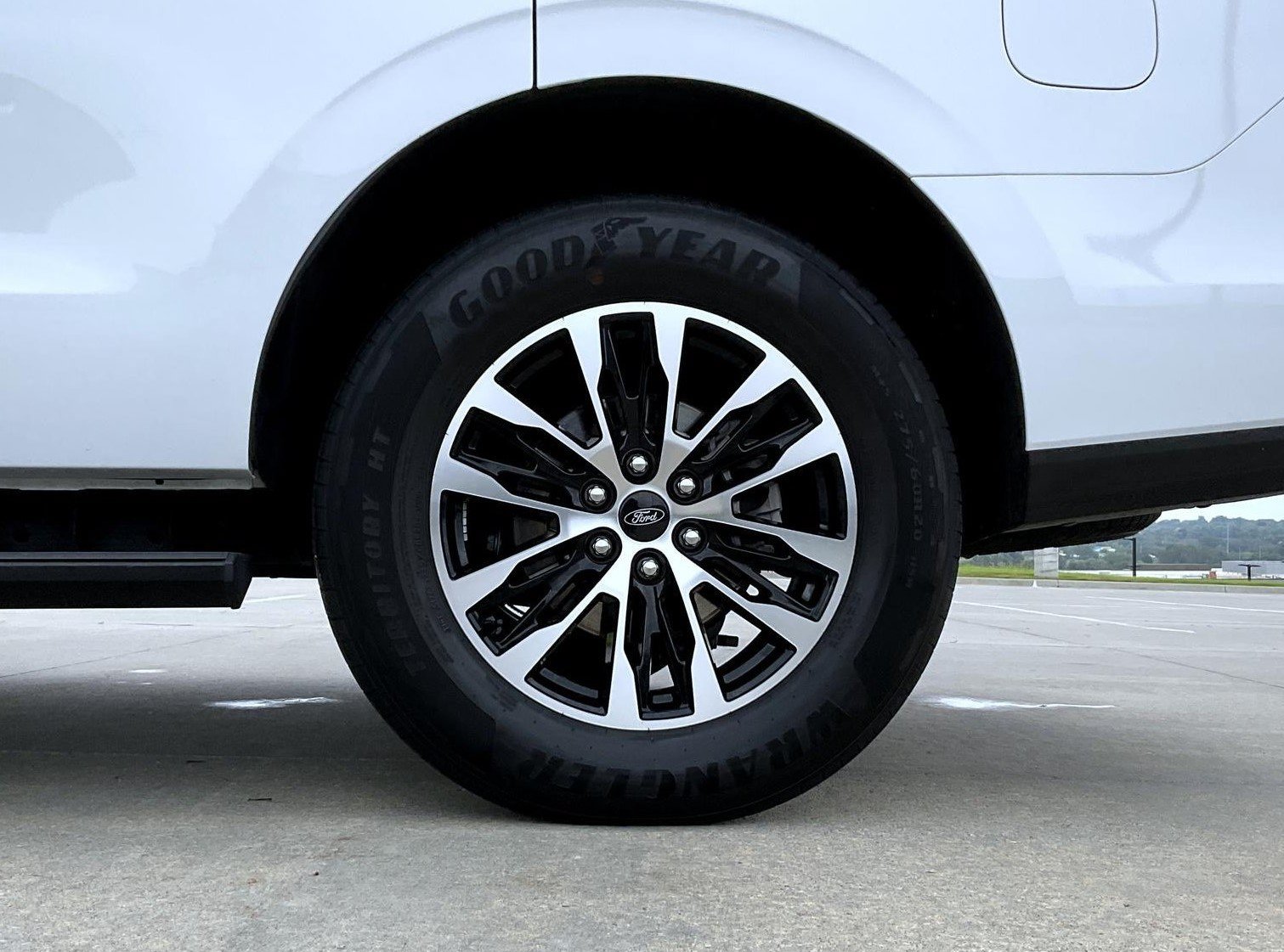 Used 2025 White Ford Platinum image 25