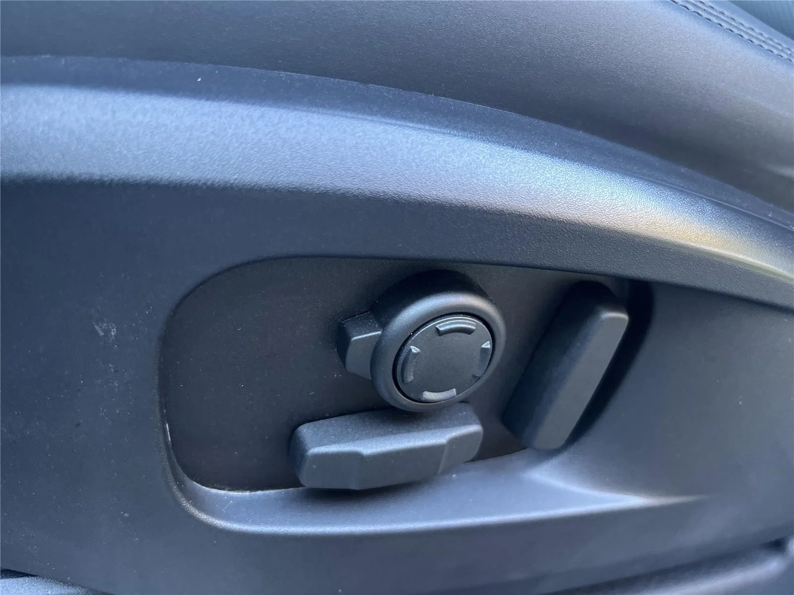 Certified Used 2023  Land Rover 75th Edition image 26