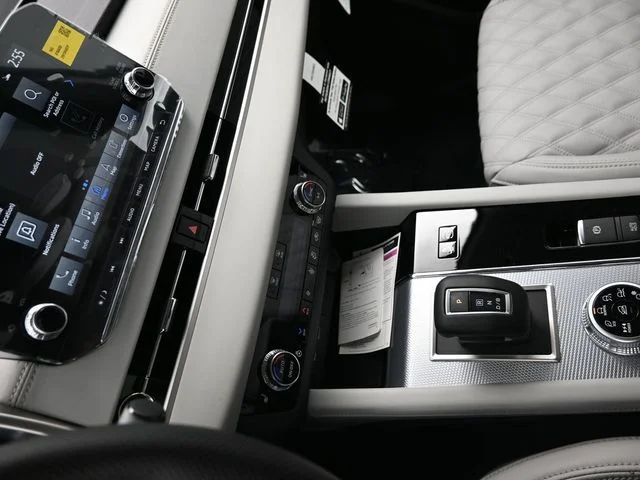 New 2025 White Mitsubishi SEL S-AWC image 27