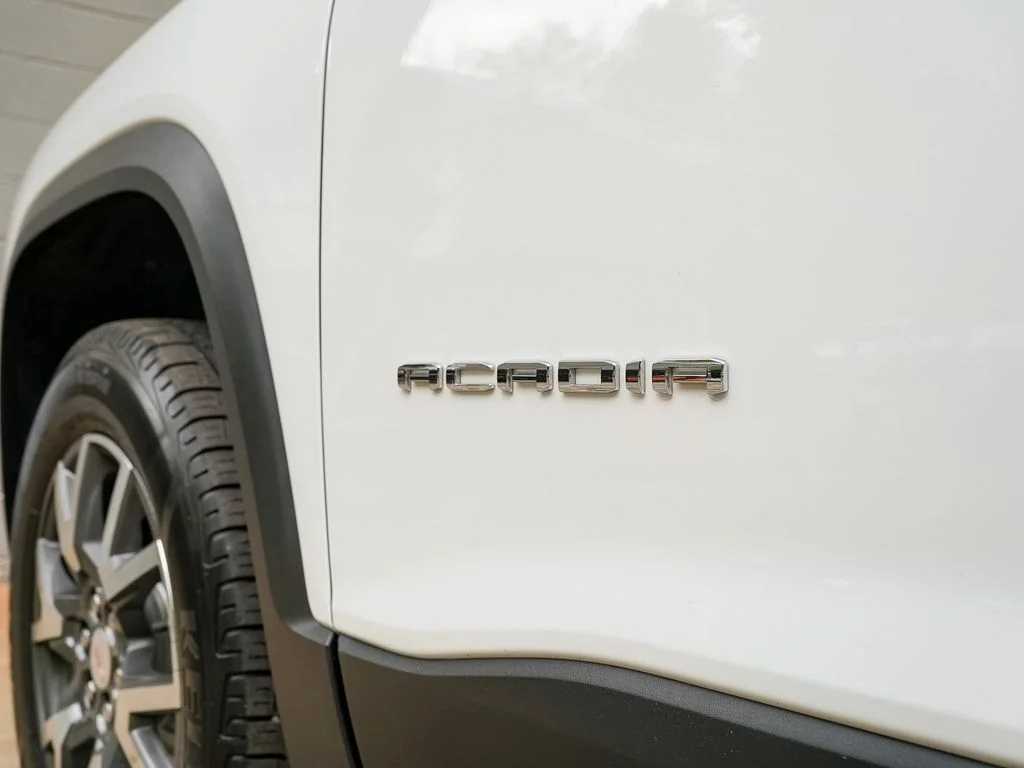 Used 2022 White GMC SLE image 9