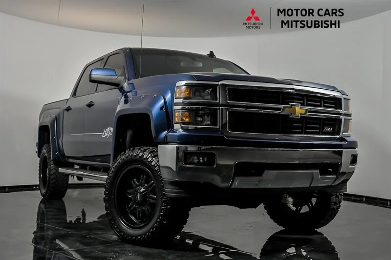 Used 2015 Deep Ocean Blue Metallic Chevrolet LT Z71 image 1