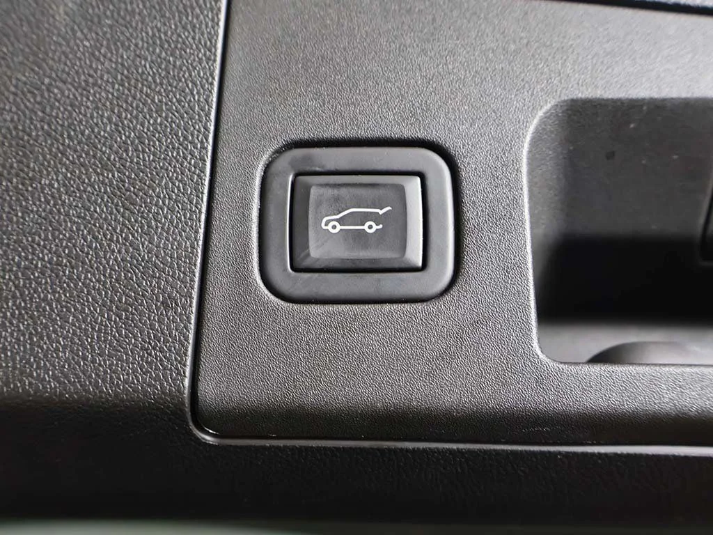 Used 2024 Silver Cadillac Premium Luxury image 18