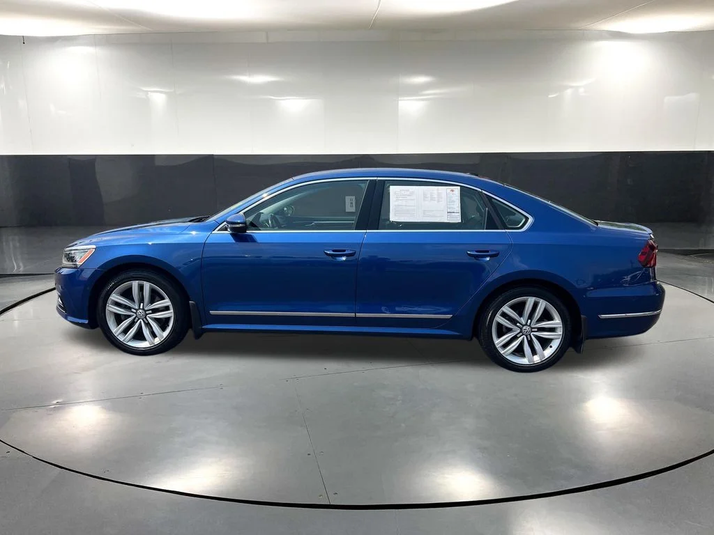 Used 2017 Blue Volkswagen SEL Premium image 9
