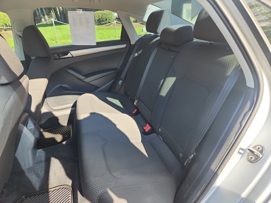 Used 2013 Silver Volkswagen 2.5 S image 22