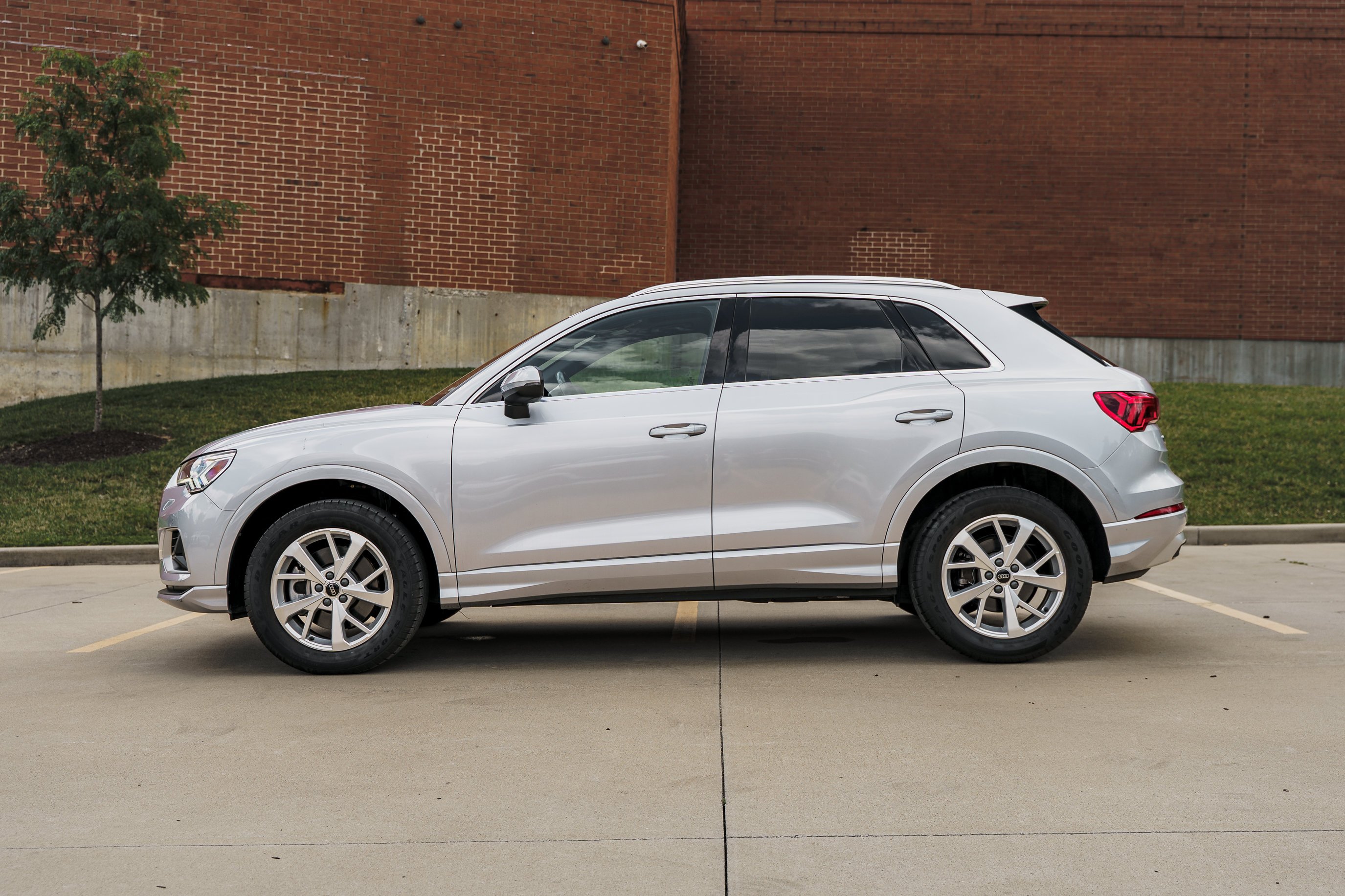 Used 2023 Florett Silver Metallic Audi Premium image 6