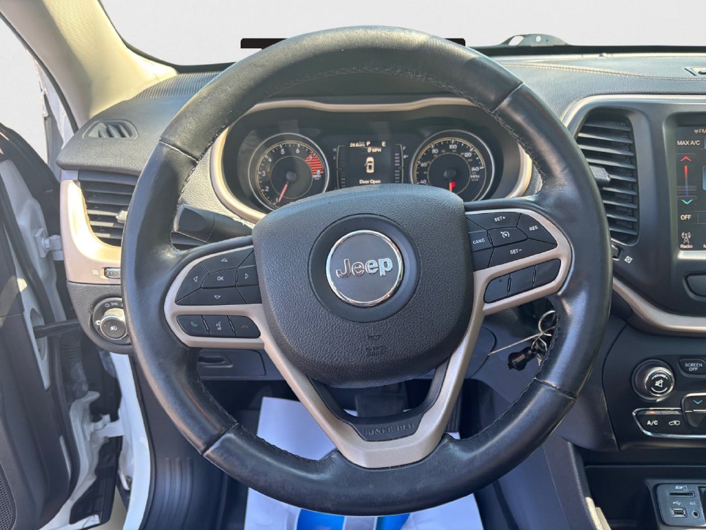Certified Used 2017 White Jeep Latitude image 17