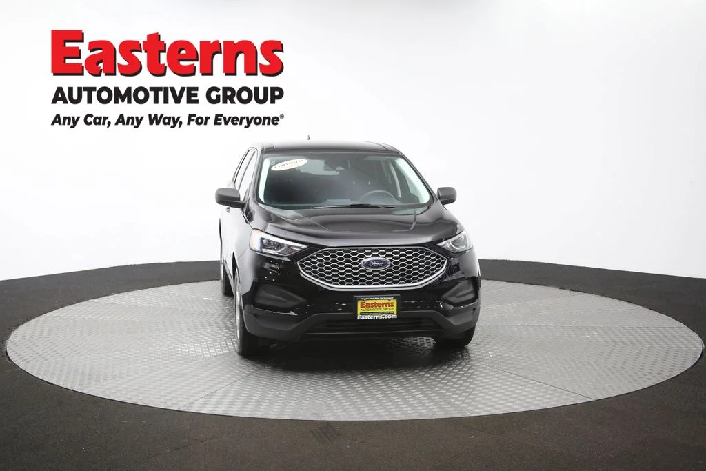 Used 2023 Black Ford SE image 50