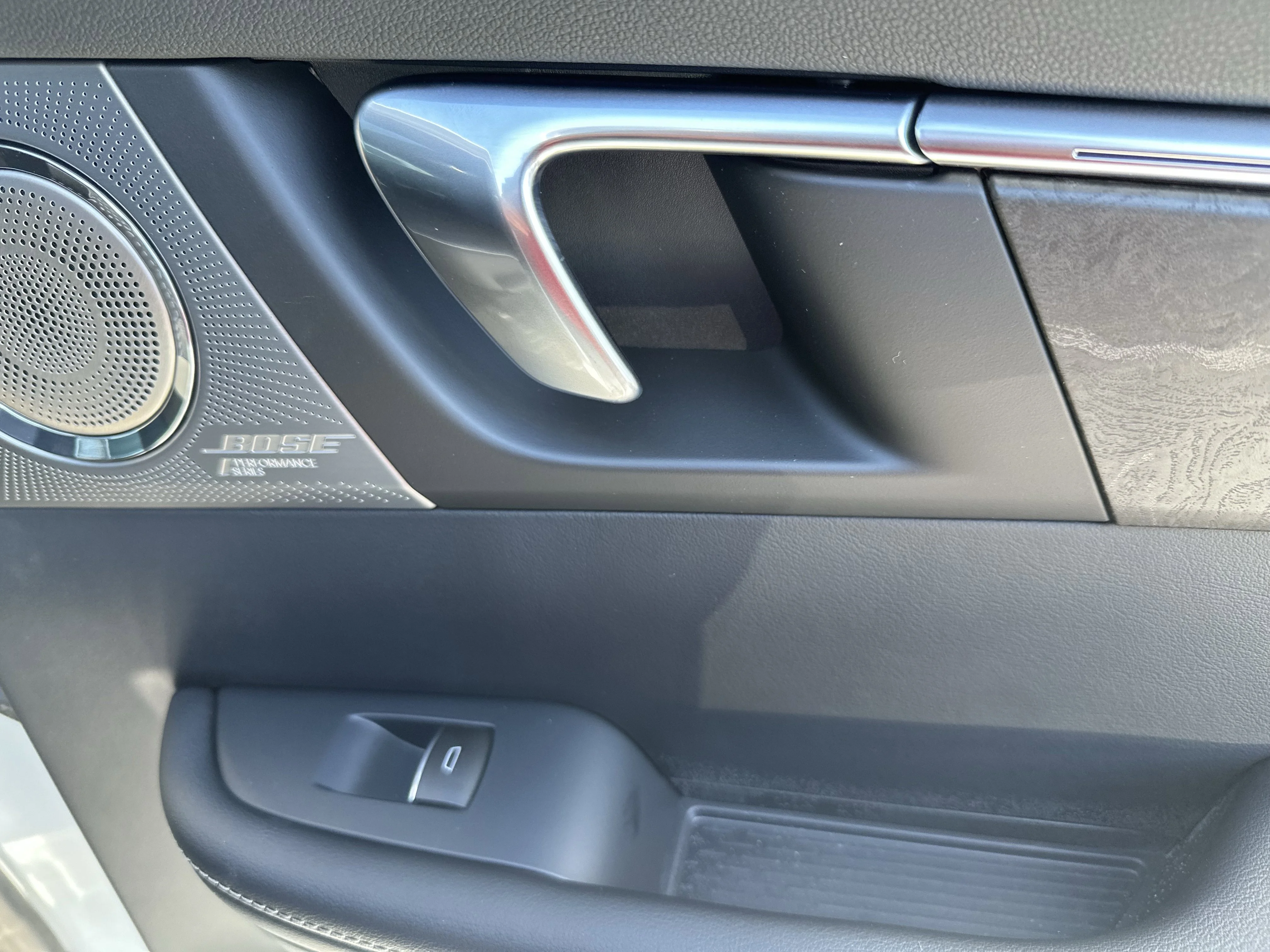 New 2026 Iridescent White Tricoat Buick Avenir image 21