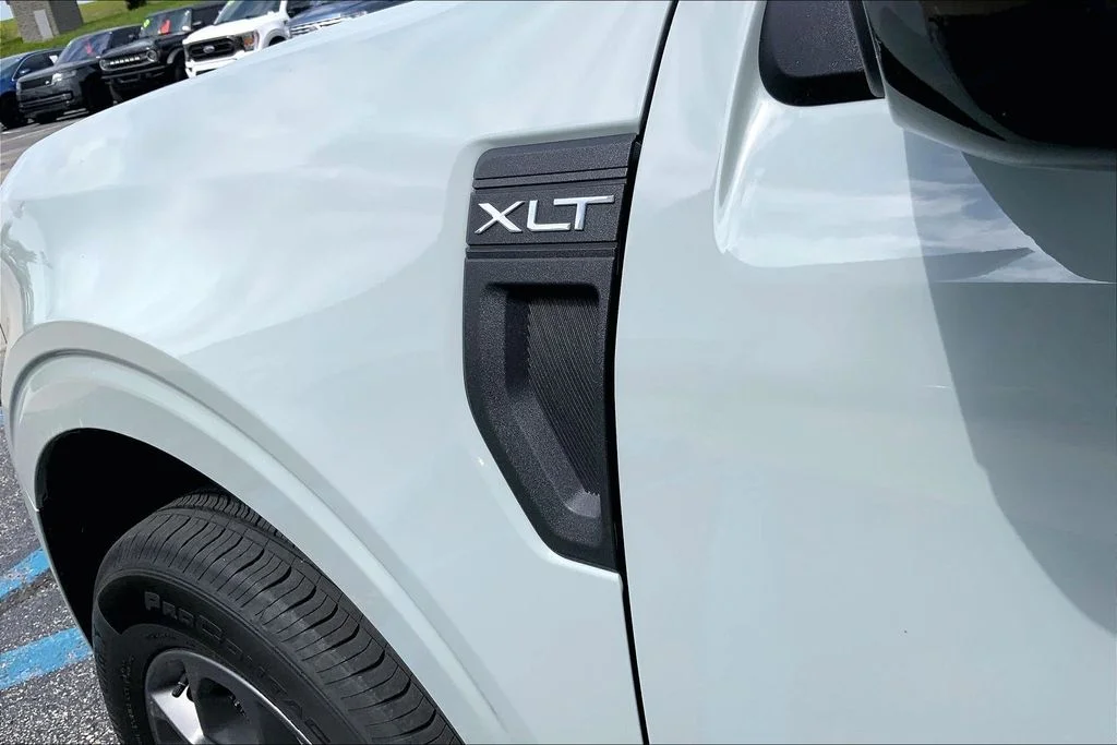 Used 2024 Green Ford XLT image 4