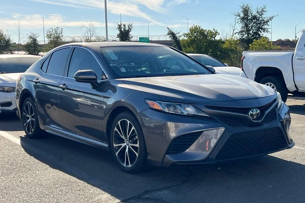 Used 2019 Toyota Camry SE with VIN 4T1B11HK0KU736929 for sale in Hanford, CA