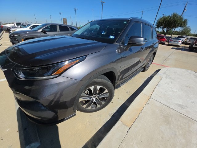 Used 2021 Magnetic Gray Metallic Toyota XLE image 2