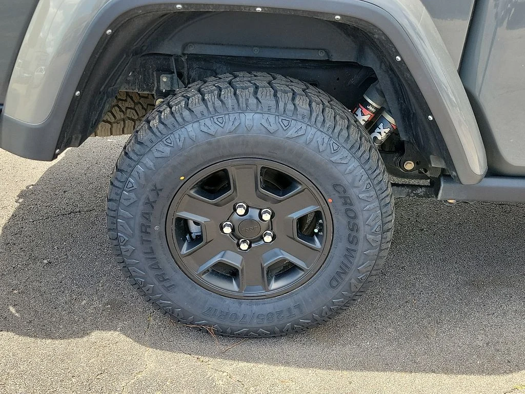 Used 2022 Sting Gray Clearcoat Jeep Mojave image 7