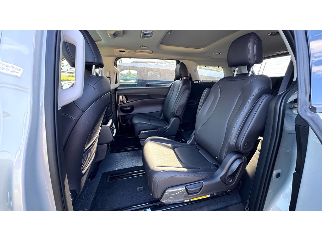 New 2027 Ivory Silver Kia SX image 25