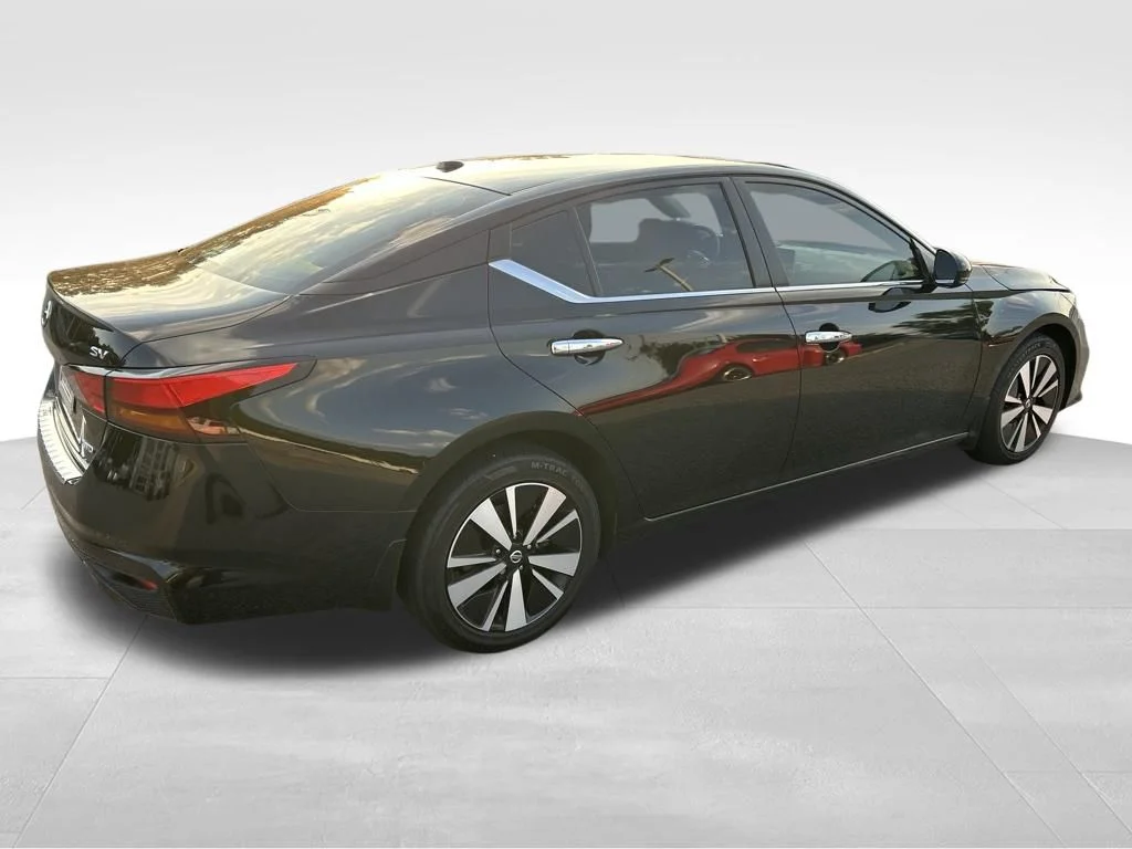 Used 2022 Black Nissan 2.5 SV image 7