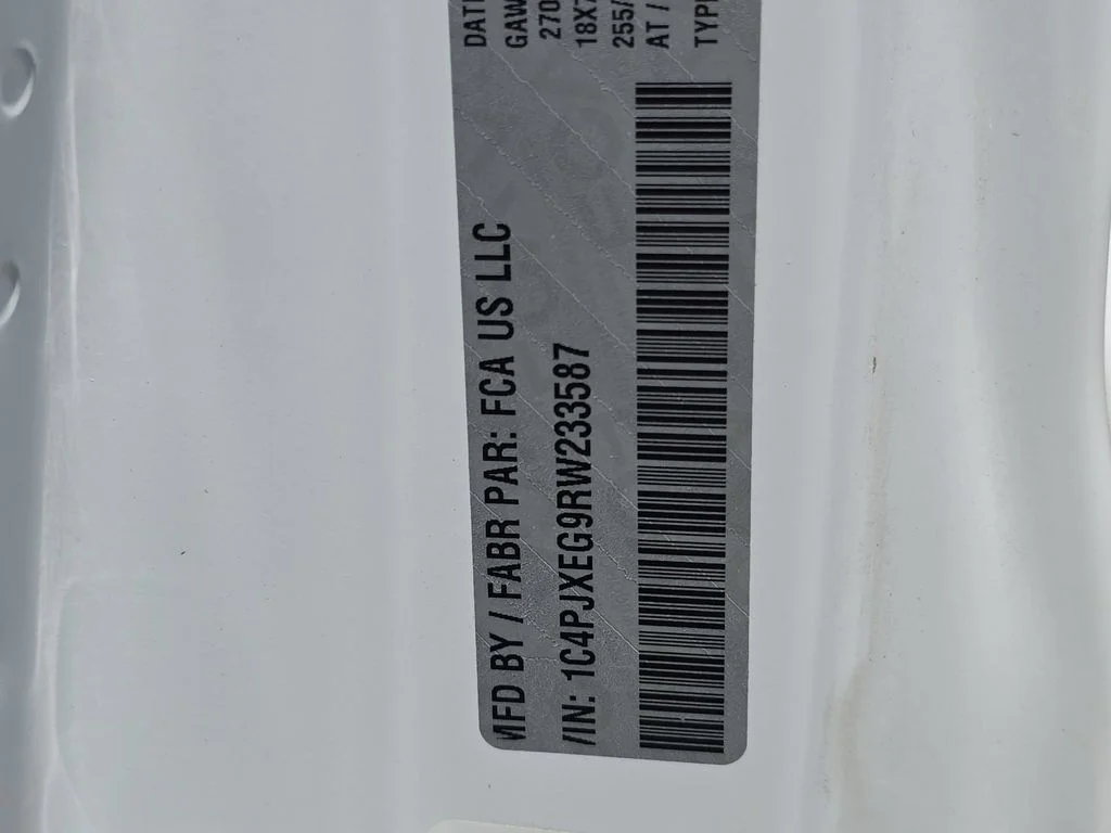 Used 2024 White/off-white Jeep Sahara image 15